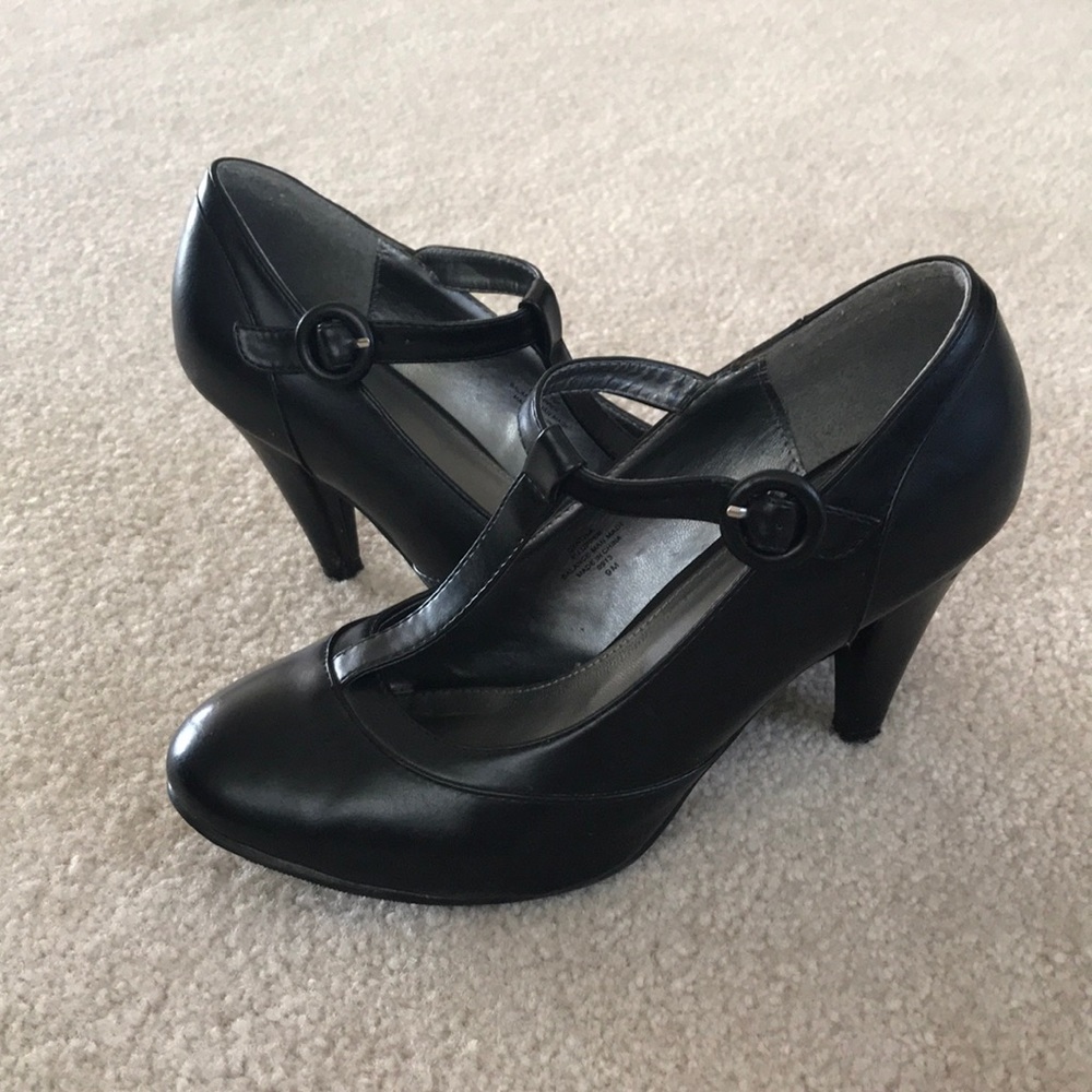 Gabriella Rocha Pumps